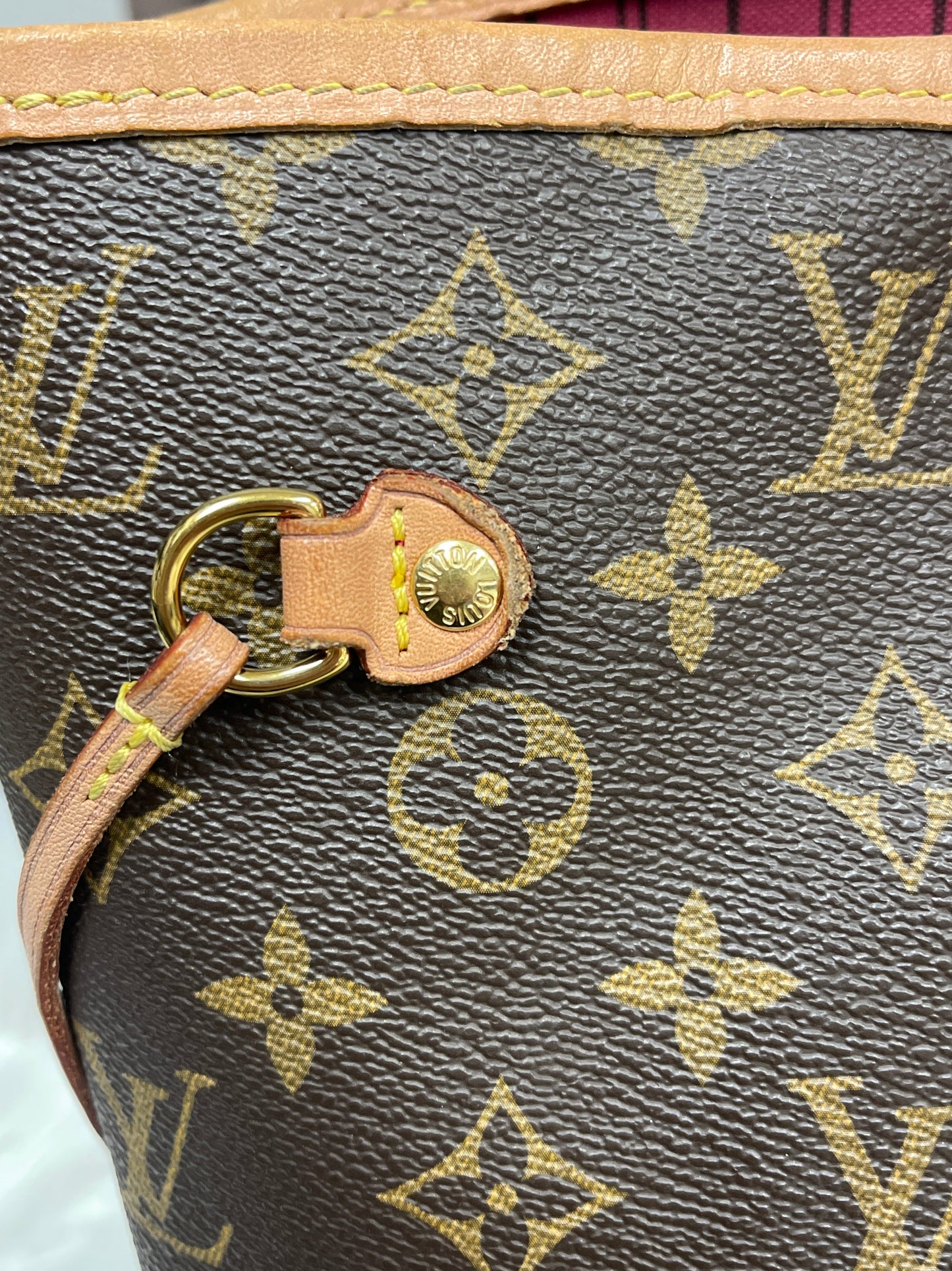 Handbag Luxury Designer By Louis Vuitton Size: Medium