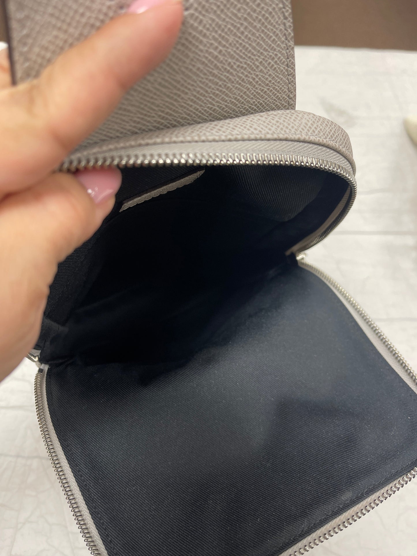 Handbag Luxury Designer By Louis Vuitton Size: Medium
