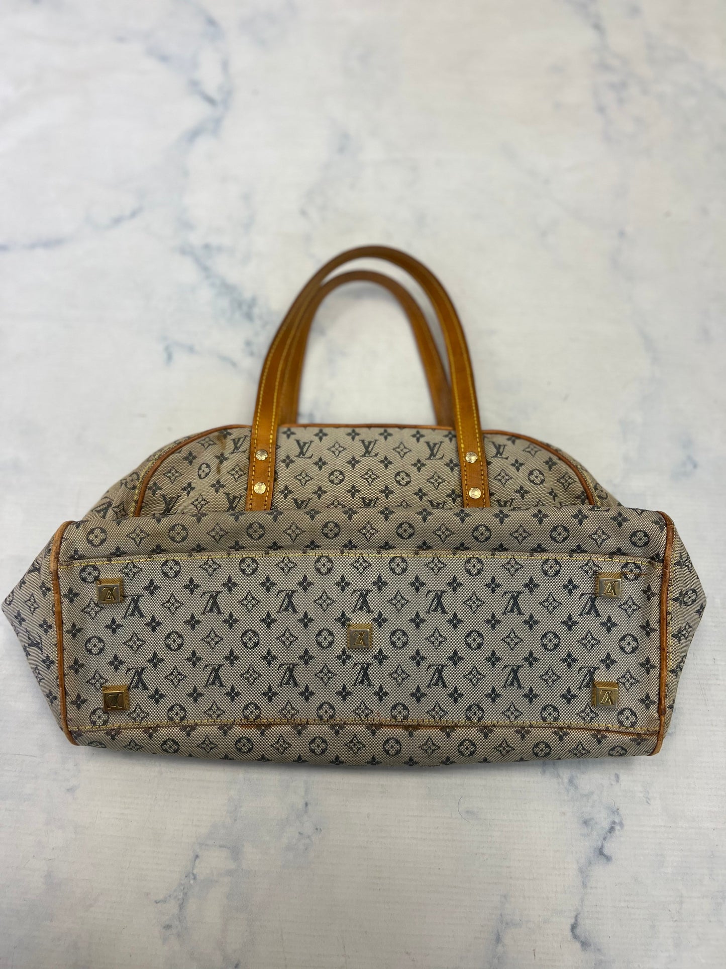 Handbag Luxury Designer By Louis Vuitton Size: Medium