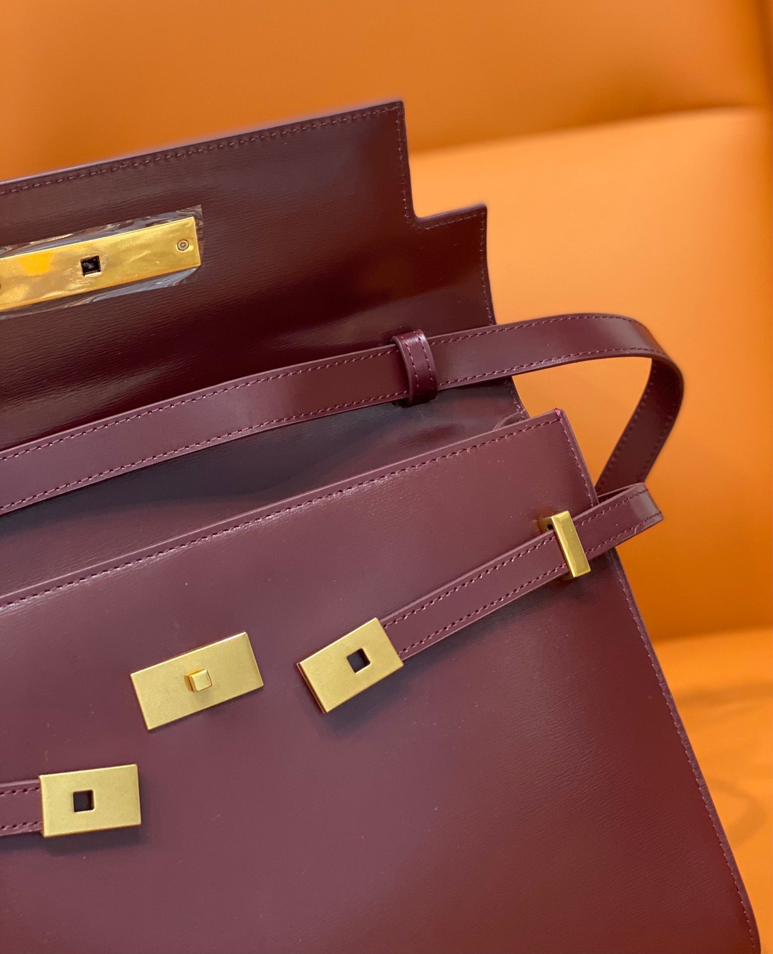 Yves Saint Laurent Manhattan Shoulder Bag Rouge Legion