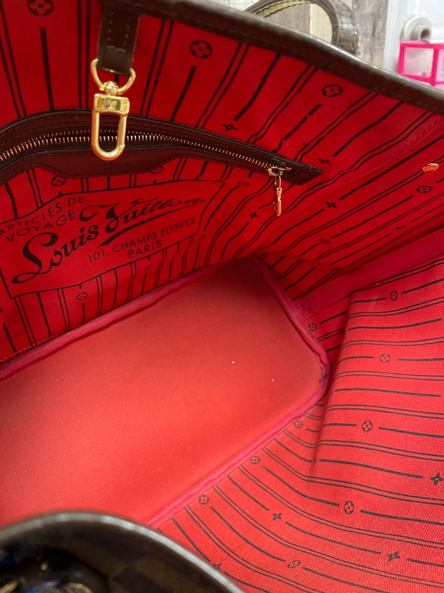 Handbag Luxury Designer By Louis Vuitton Size: Large