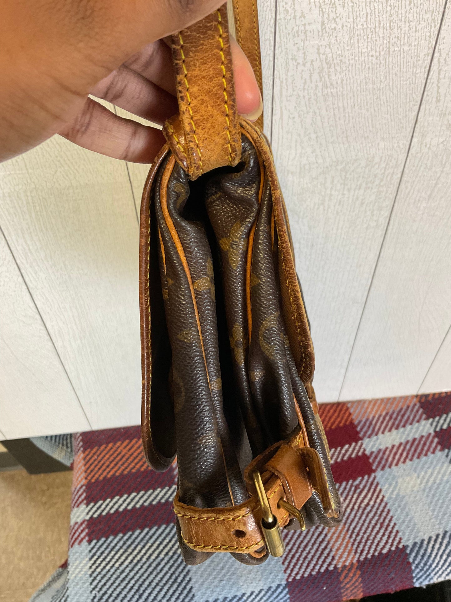 Crossbody Luxury Designer By Louis Vuitton Size: Medium