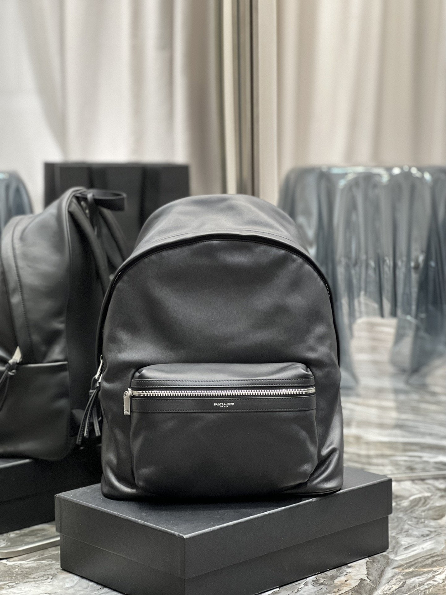 Yves Saint Laurent City Backpack Unisex / Black