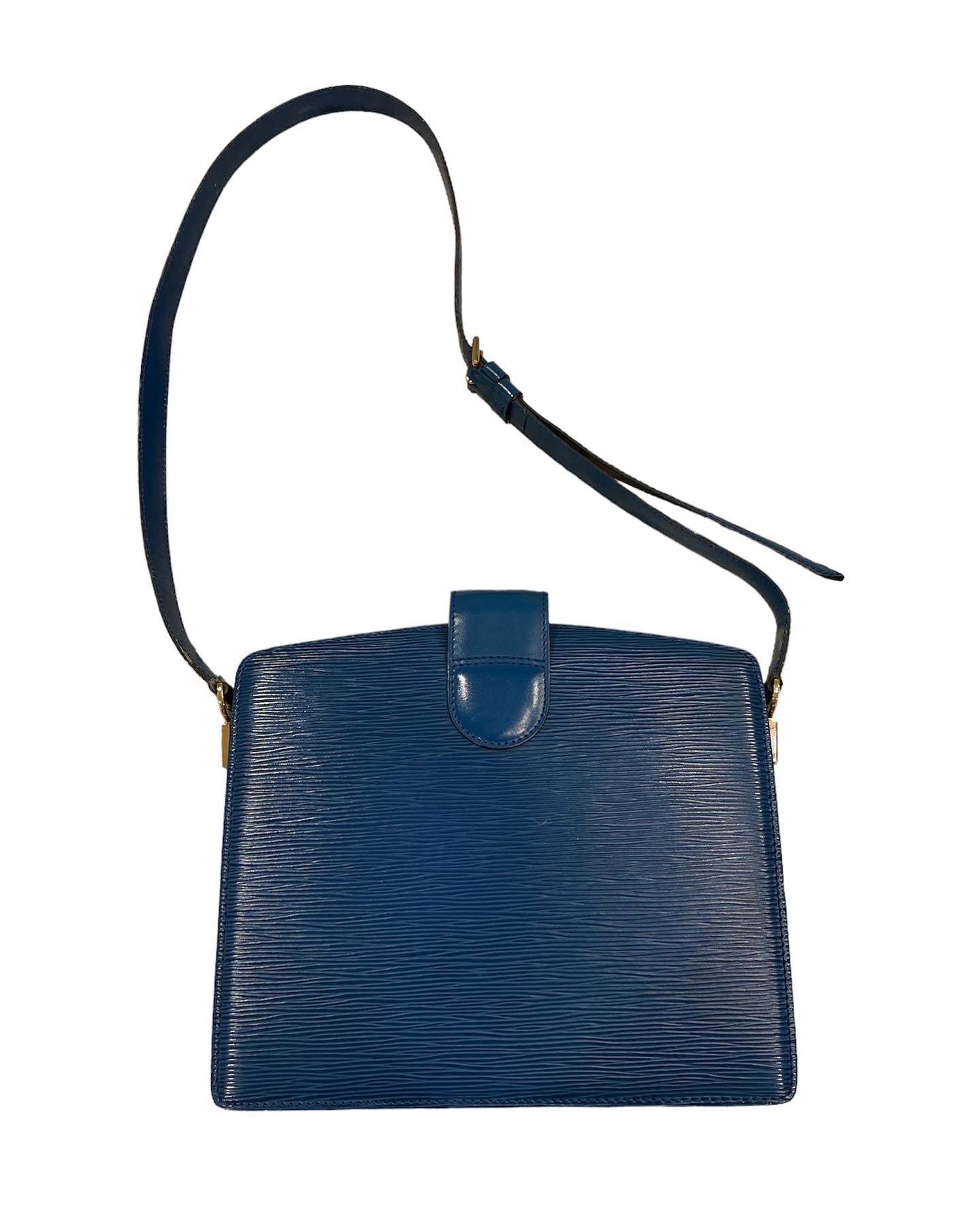 Handbag Designer By Louis Vuitton Size: Small