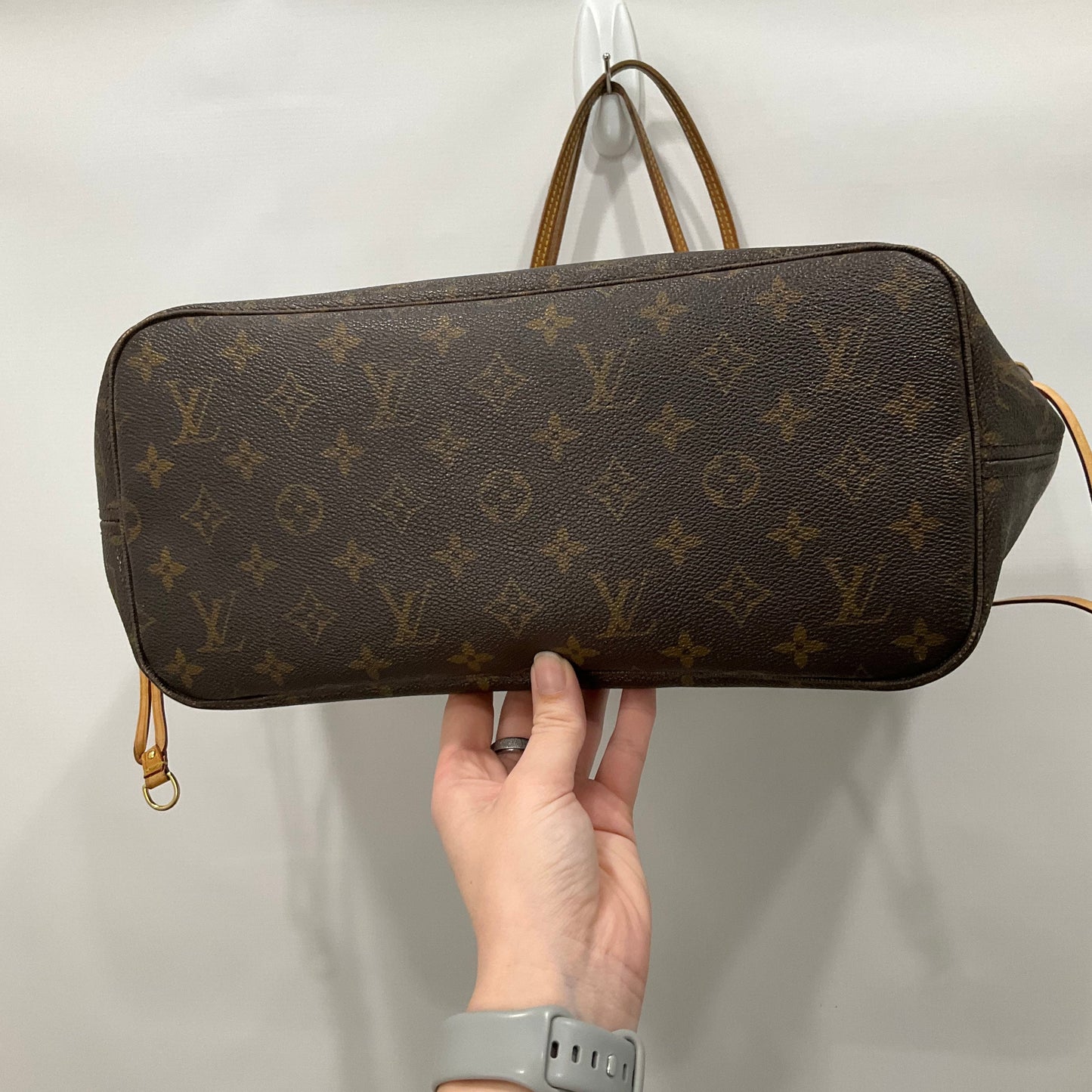 Handbag Luxury Designer By Louis Vuitton Size: Medium