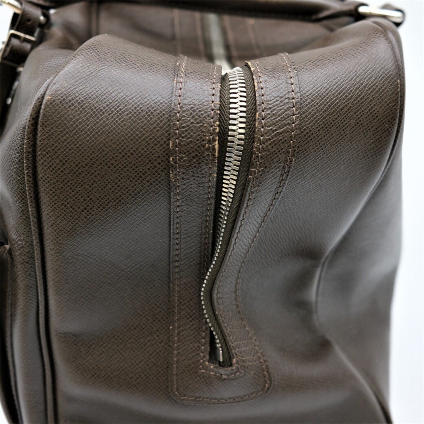 Louis Vuitton Grizzly Taiga Leather Handbag