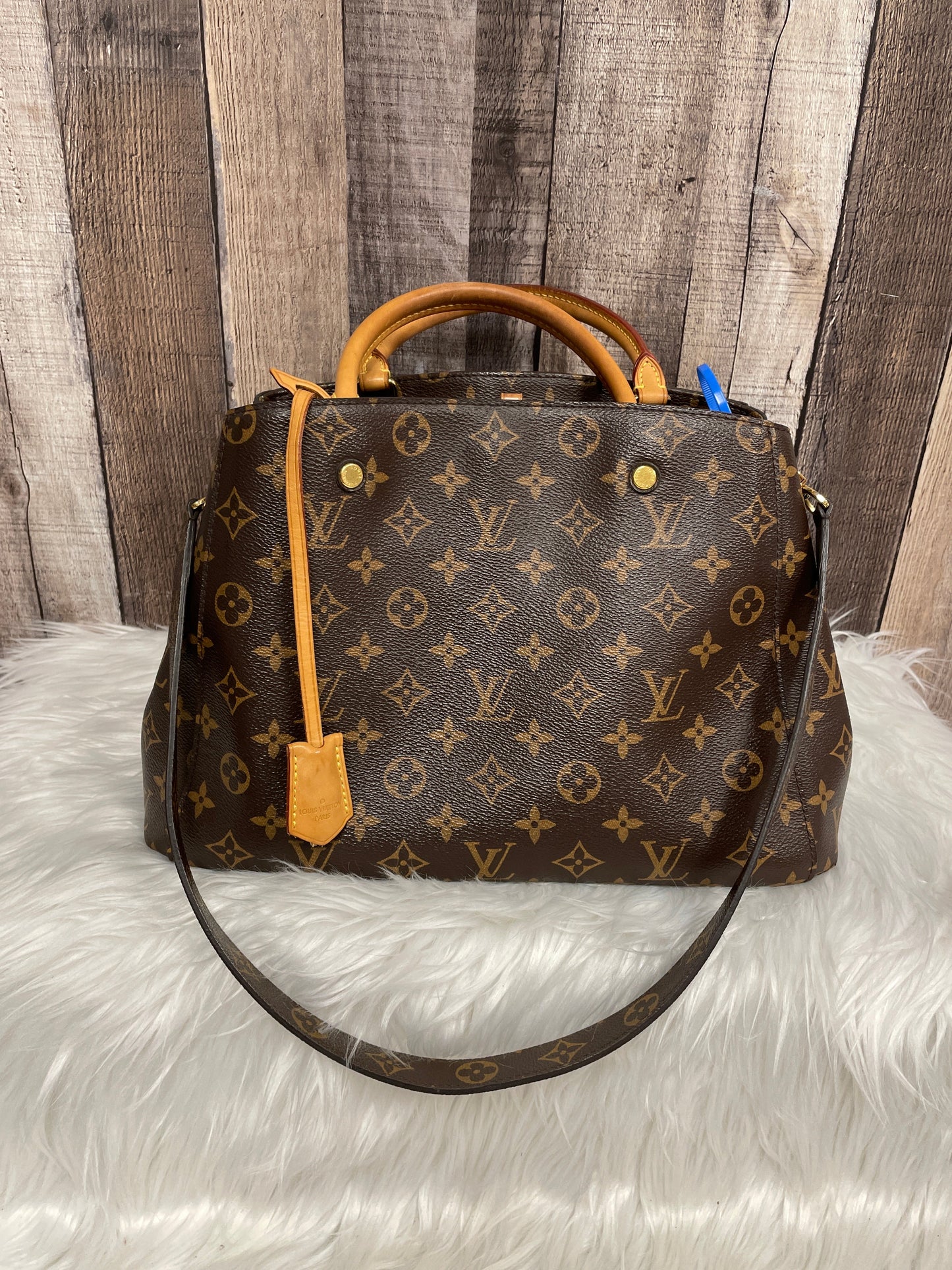 Handbag Luxury Designer By Louis Vuitton Size: Medium