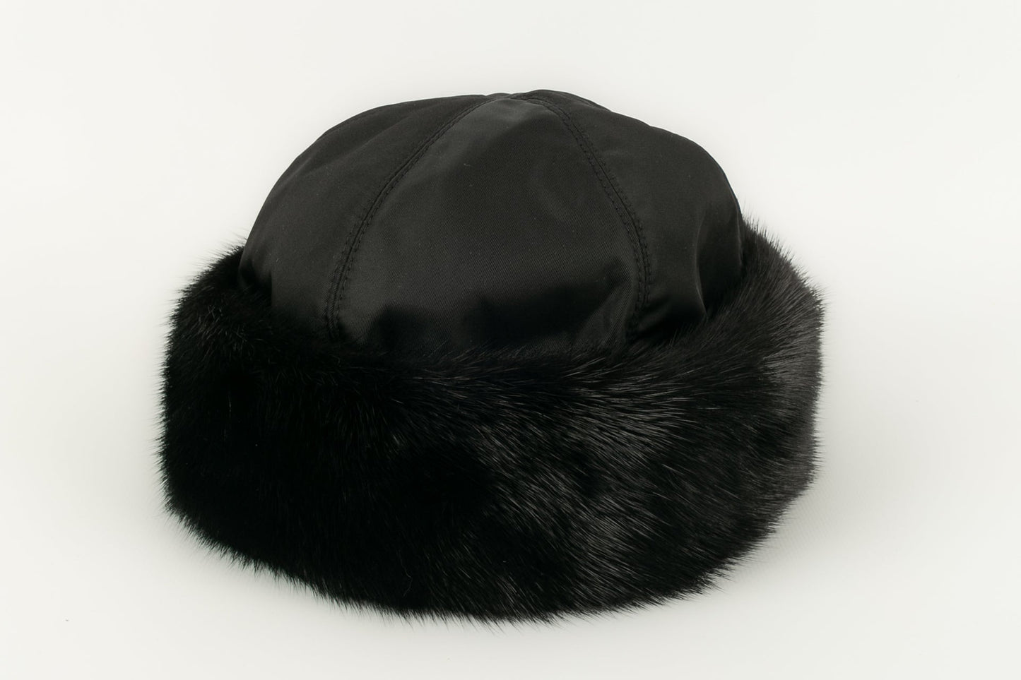 Chapeau en fourrure Prada Luxury Handbag