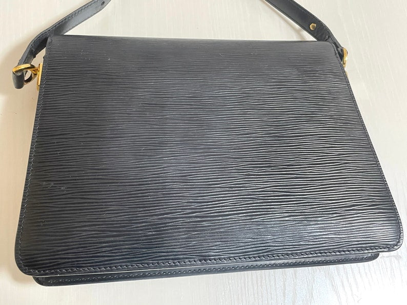 LOUIS VUITTON rare black epi mod shoulder bag with green bullseye