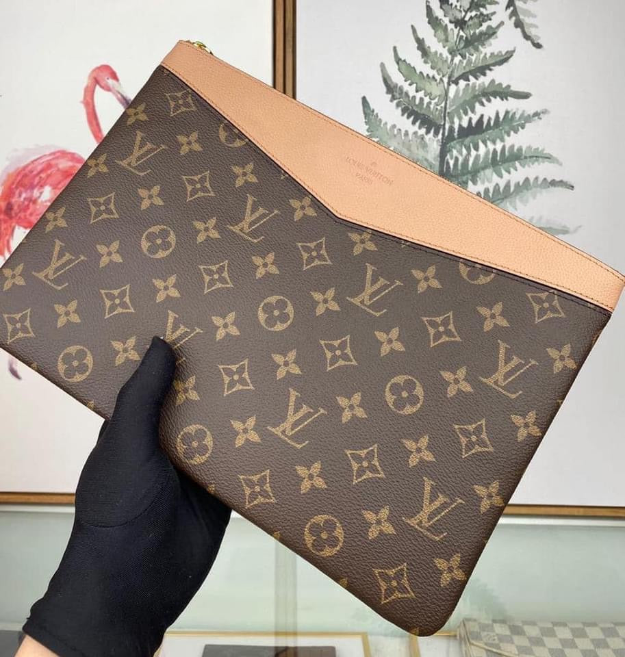 Louis Vuitton Daily Pouch Clutch