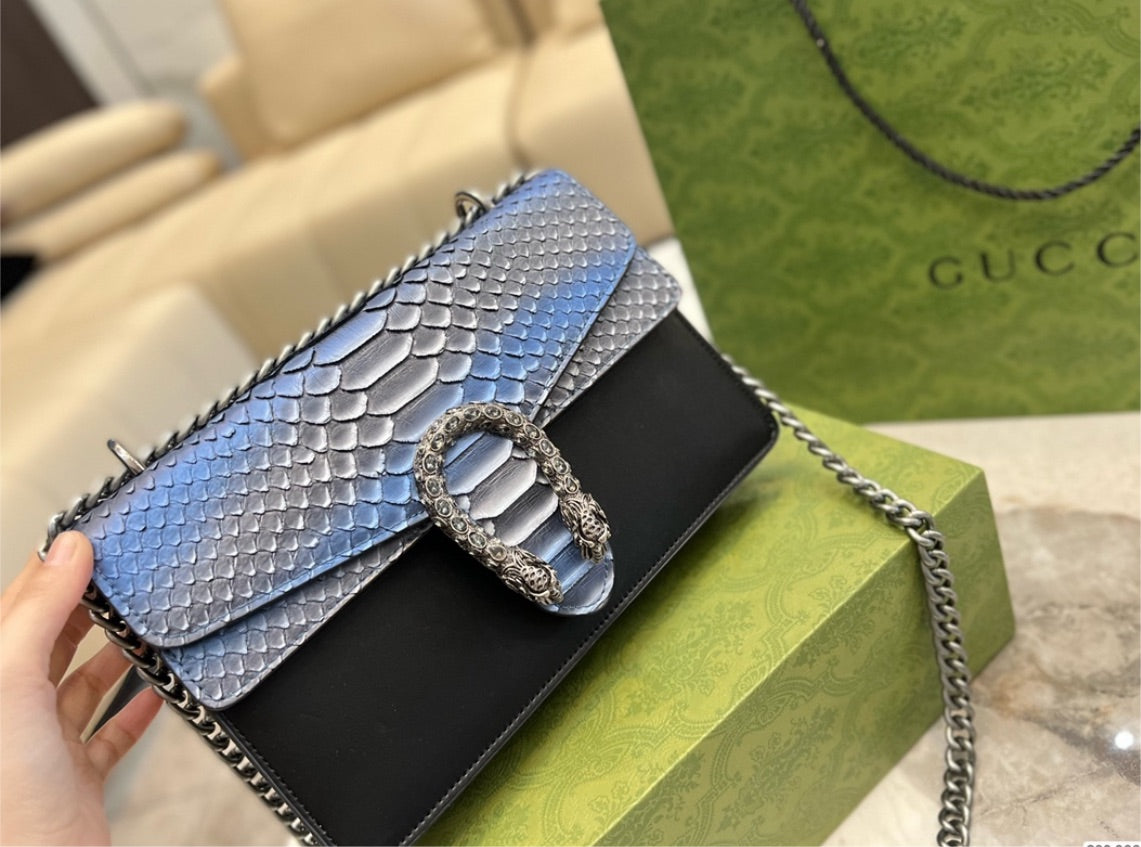Gucci Woman Shoulder Bag Style 13