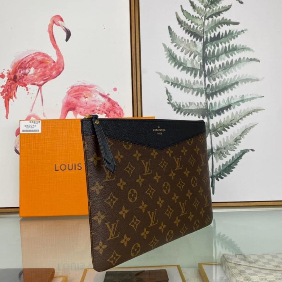 Louis Vuitton Daily Pouch Clutch