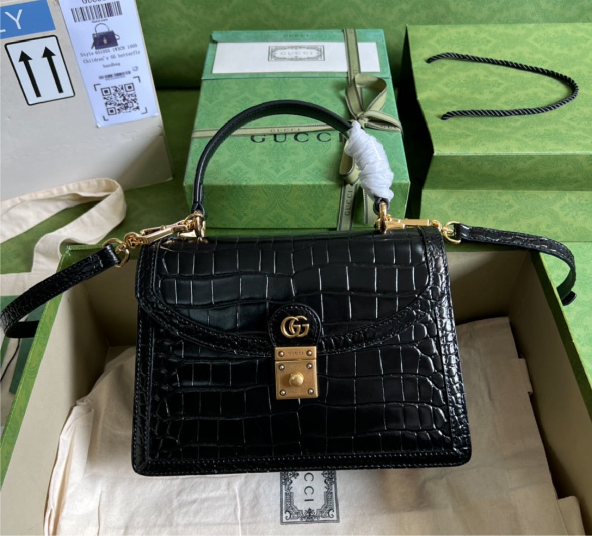 Gucci Woman Shoulder Bag Style 17