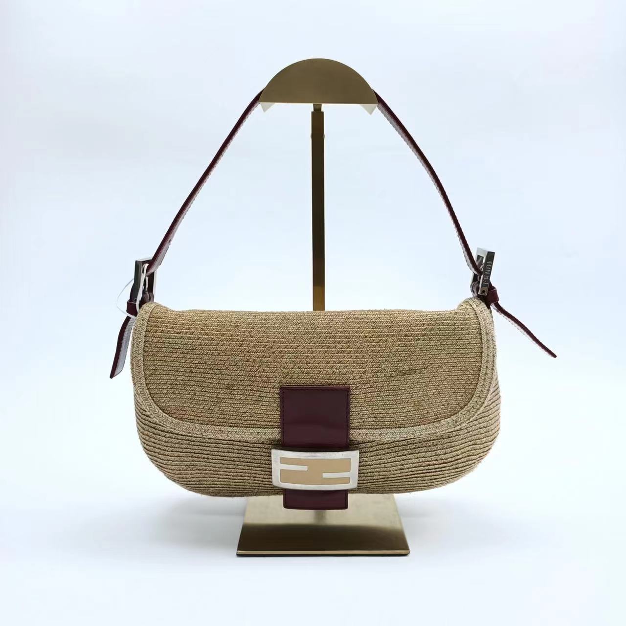 Fendi Baguette Straw Raffia bag with leather lining