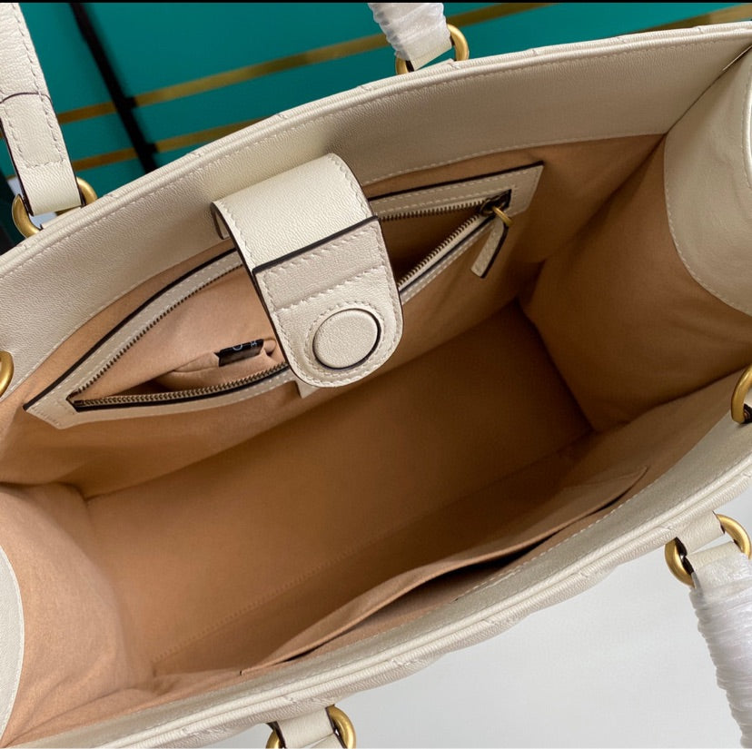 Gucci Large Woman Handbag Style 2