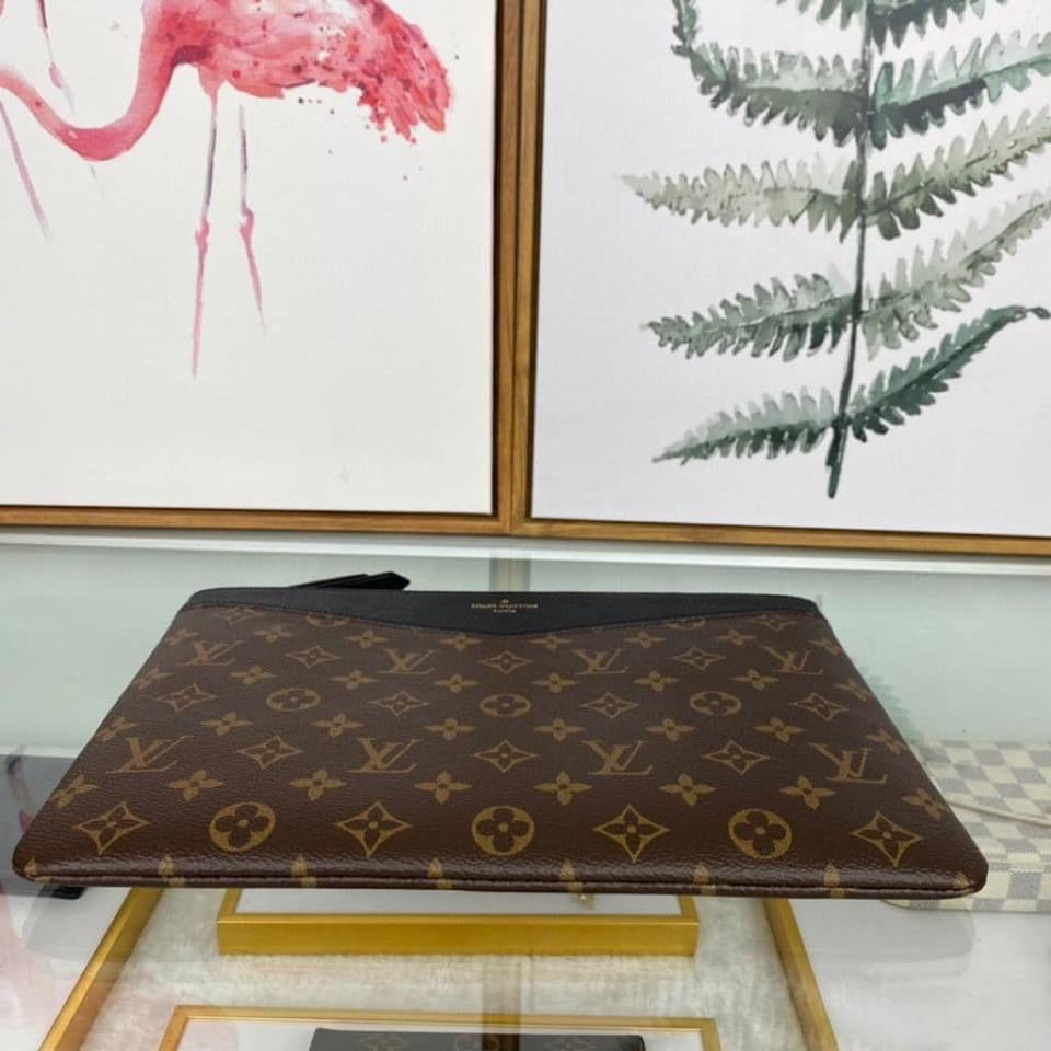 Louis Vuitton Daily Pouch Clutch