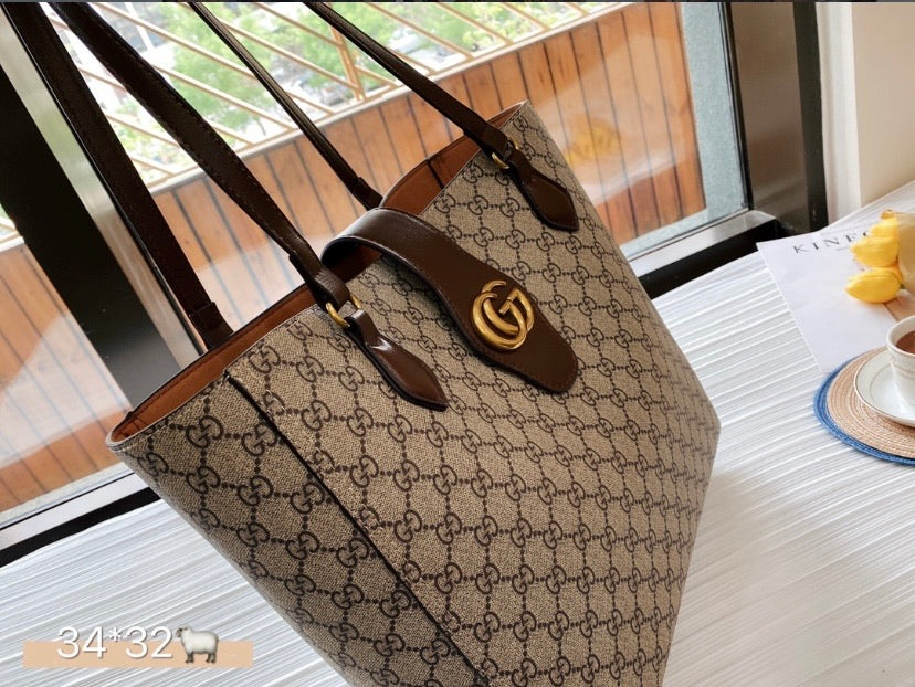 Gucci Woman Shoulder Bag Style 3