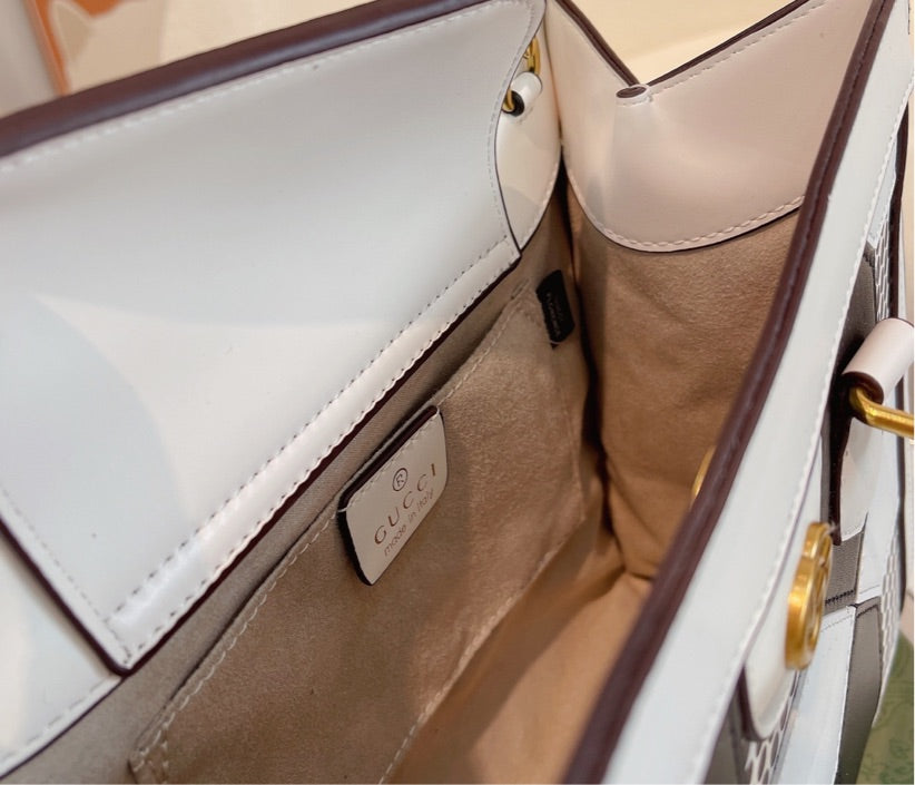 Gucci Woman Handbag Style 8