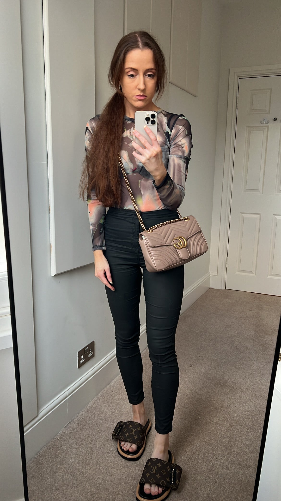 Gucci Chain Leather Shoulder Bag