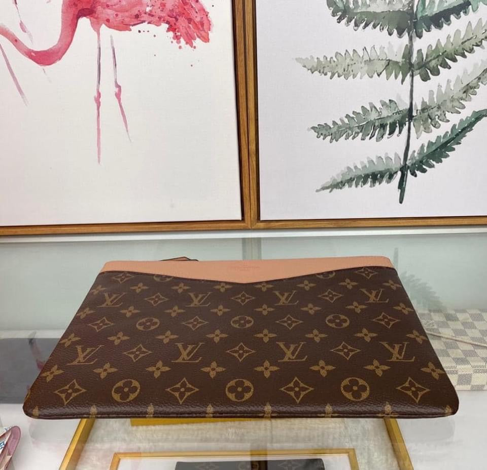 Louis Vuitton Daily Pouch Clutch