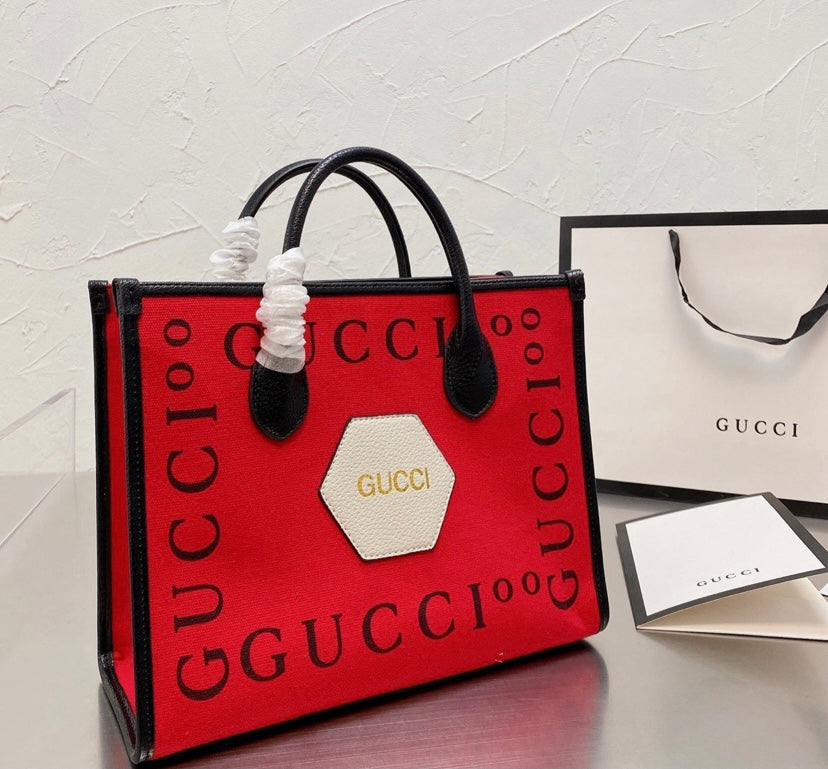 Gucci Woman Shoulder Bag Style 10