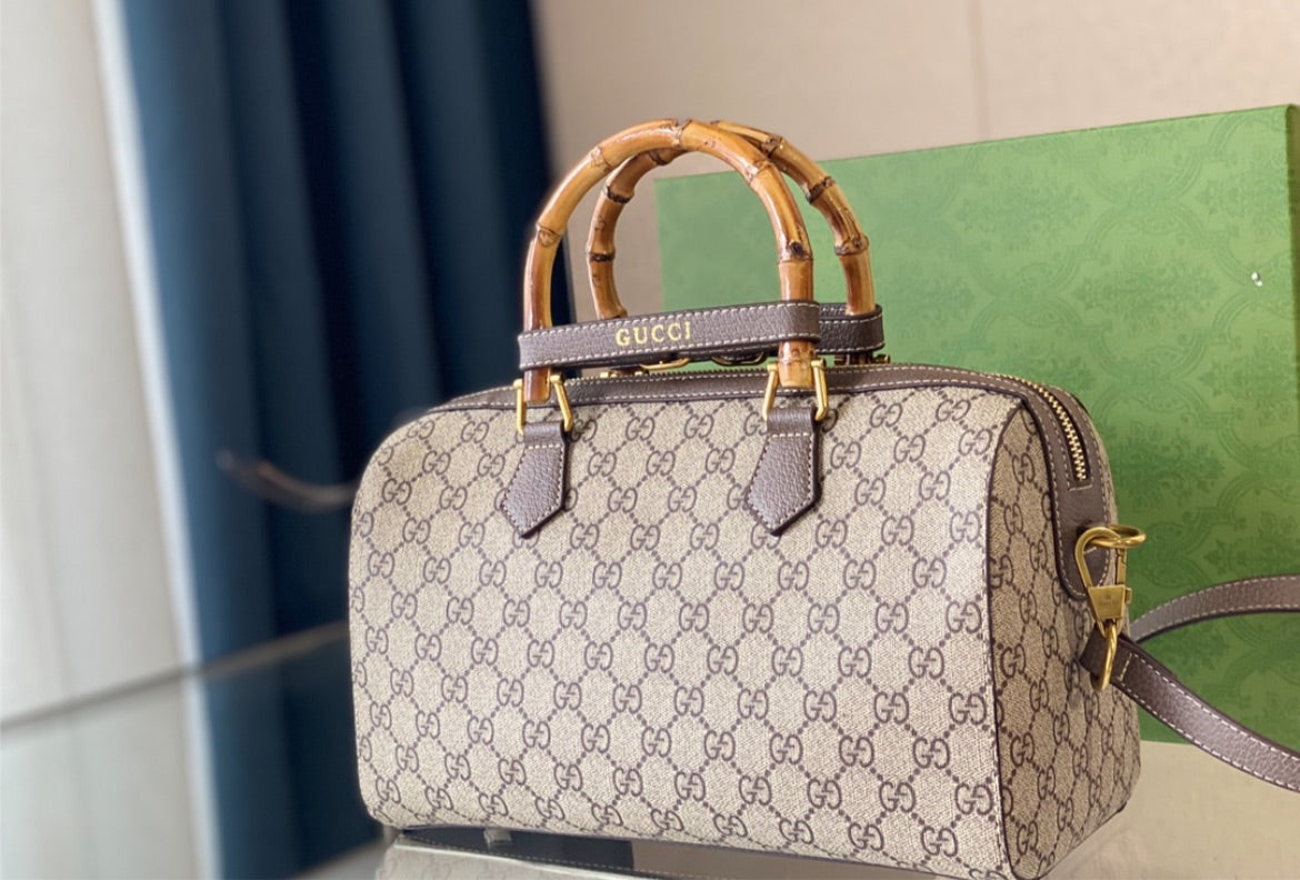 Gucci Woman Shoulder Bag Style 19