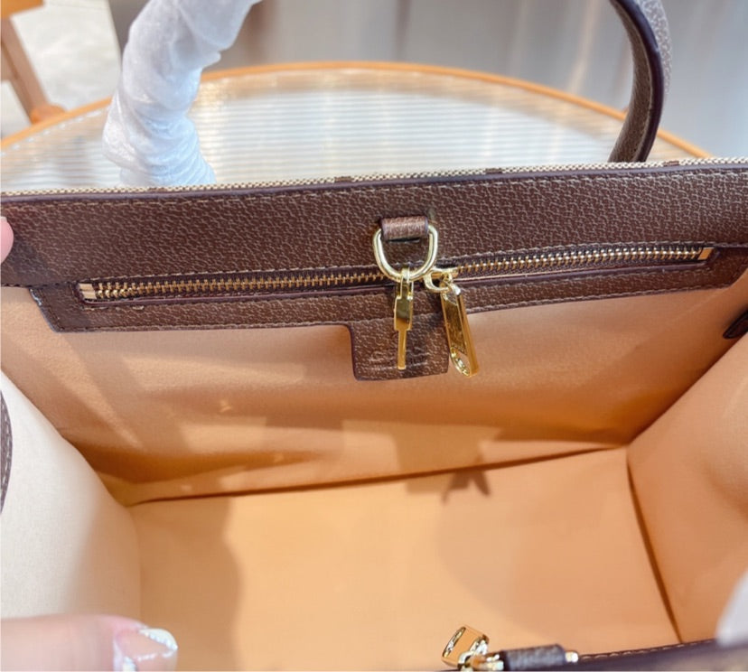 Gucci Woman Handbag Style 4
