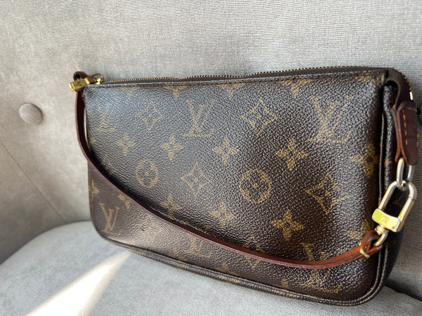 Louis Vuitton Pochette Accessoires Monogram Clutch
