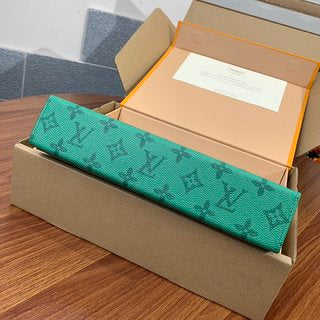 Louis Vuitton Pochette Voyage MM Clutch