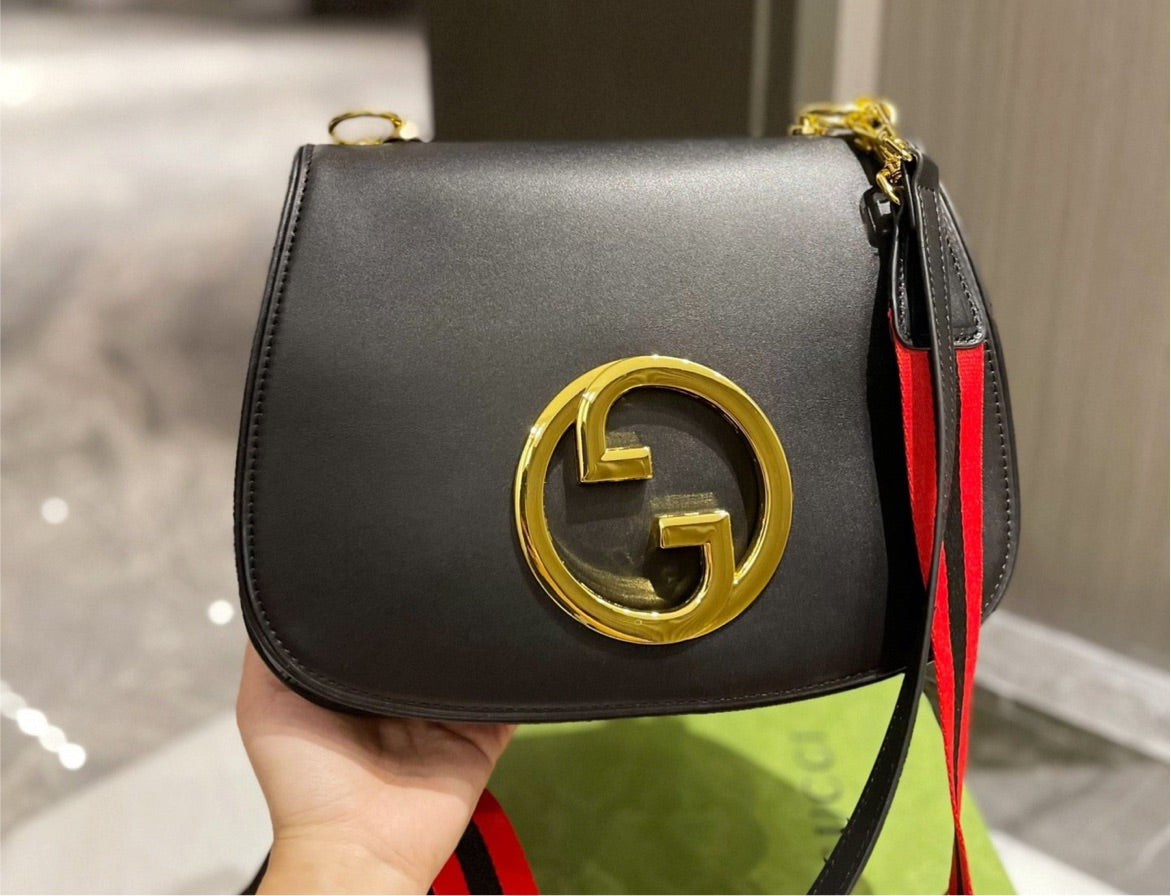 Gucci Woman Shoulder Bag Style 21