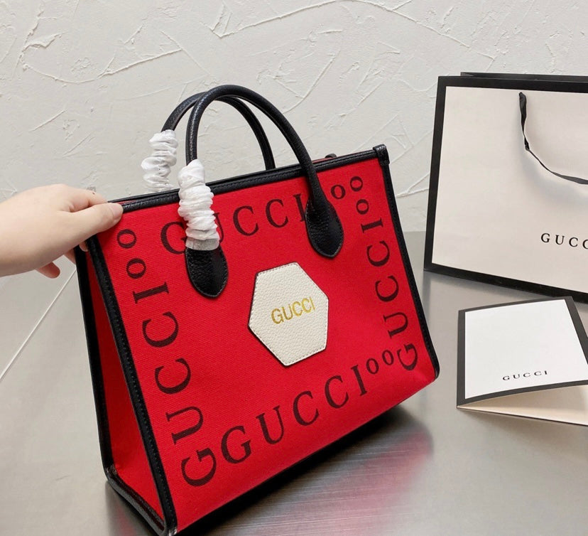 Gucci Woman Shoulder Bag Style 10