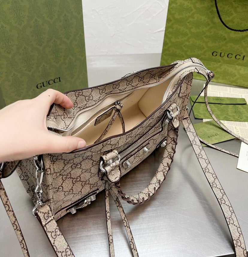 Gucci Woman Shoulder Bag Style 11