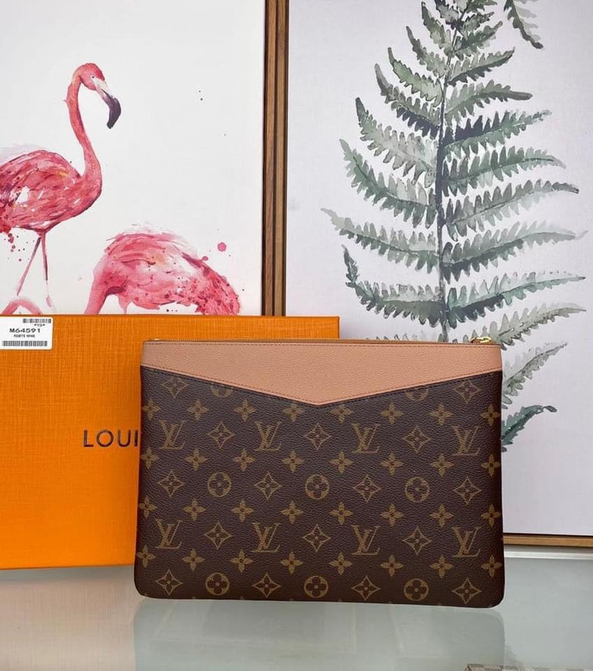 Louis Vuitton Daily Pouch Clutch