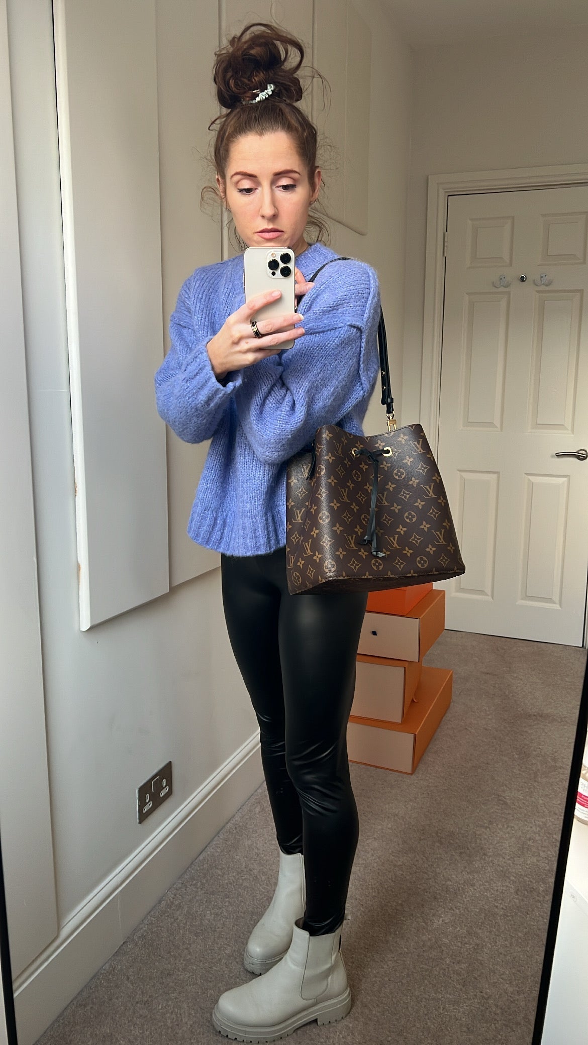 Louis Vuitton Neo Noe Monogram and Black (RRP £1,560) Handbag