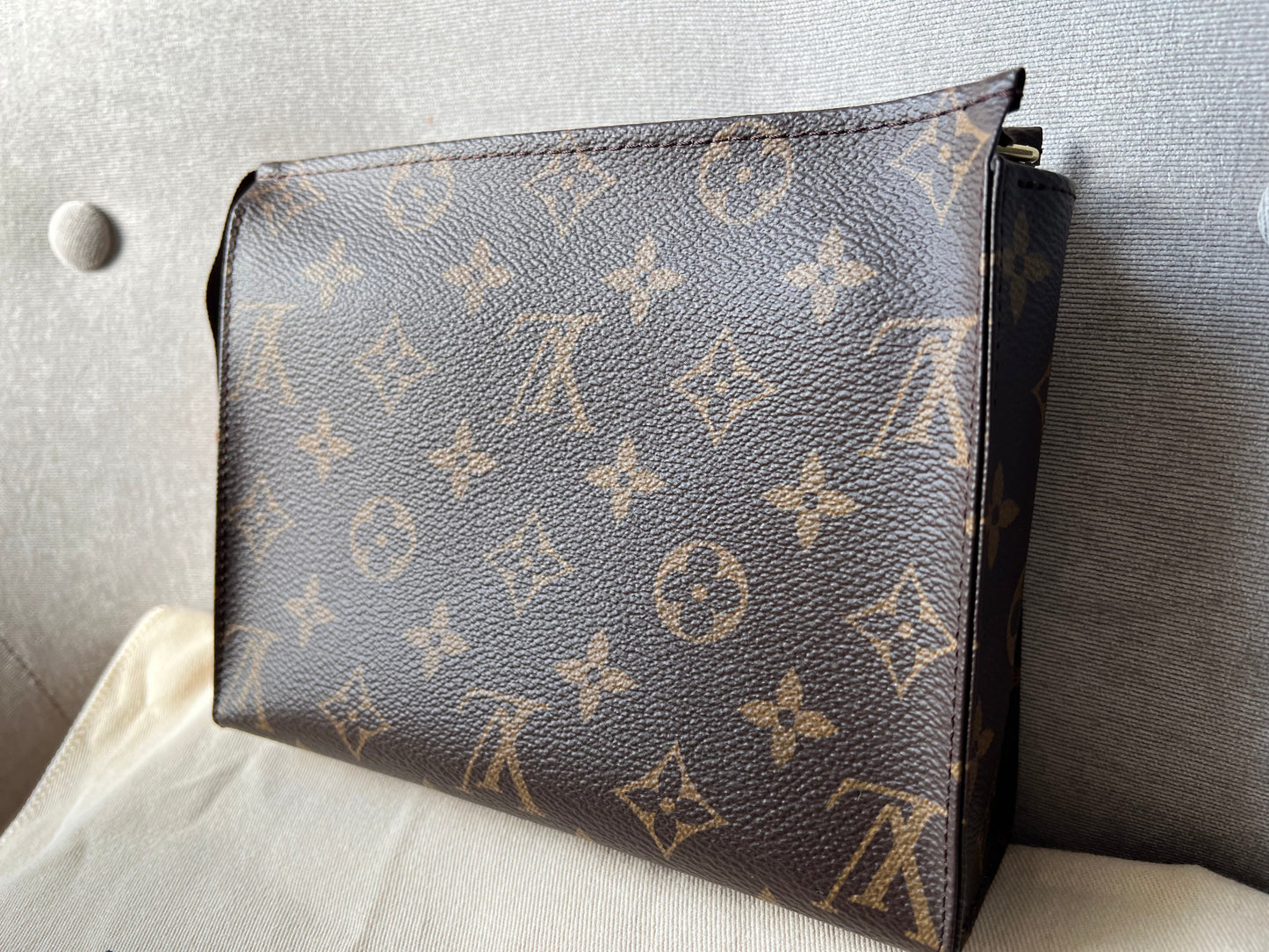 Louis Vuitton Toiletry Pouch 19 Monogram Clutch