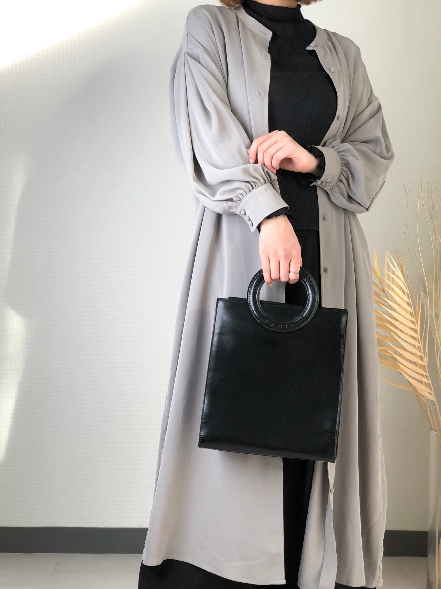 CELINE Circle Logo Handbag Black dgpp8w