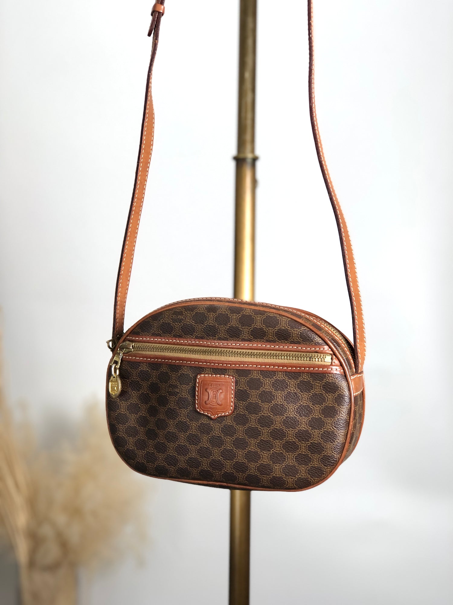 CELINE Round Shoulder bag Brown 832m4p