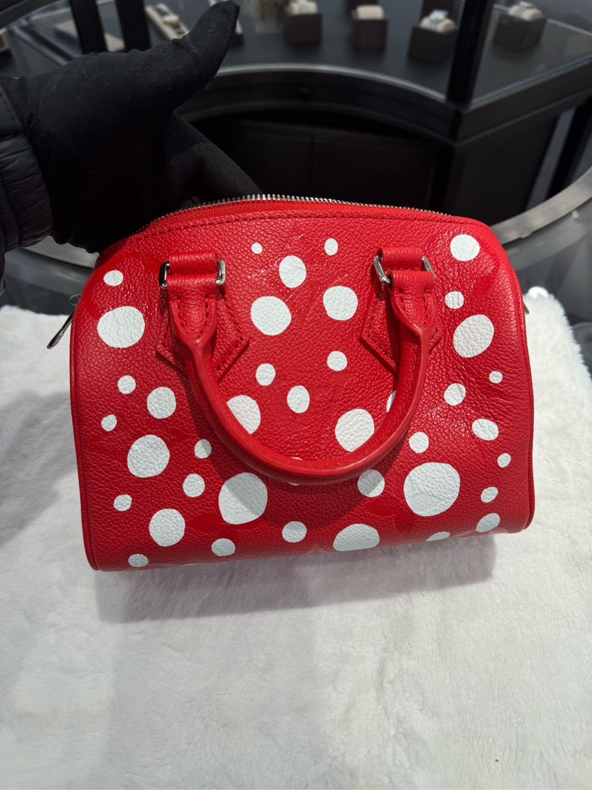 Un Louis Vuitton limit bag HBG