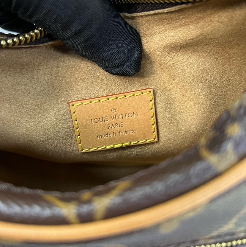 Louis Vuitton Chip loop Bag 23*12cm XJ11550
