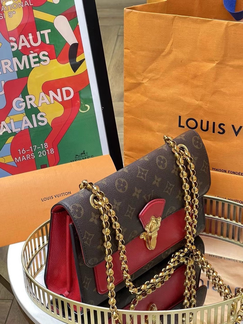 Louis Vuitton VICTOIRE Bag 26*18cm 10411