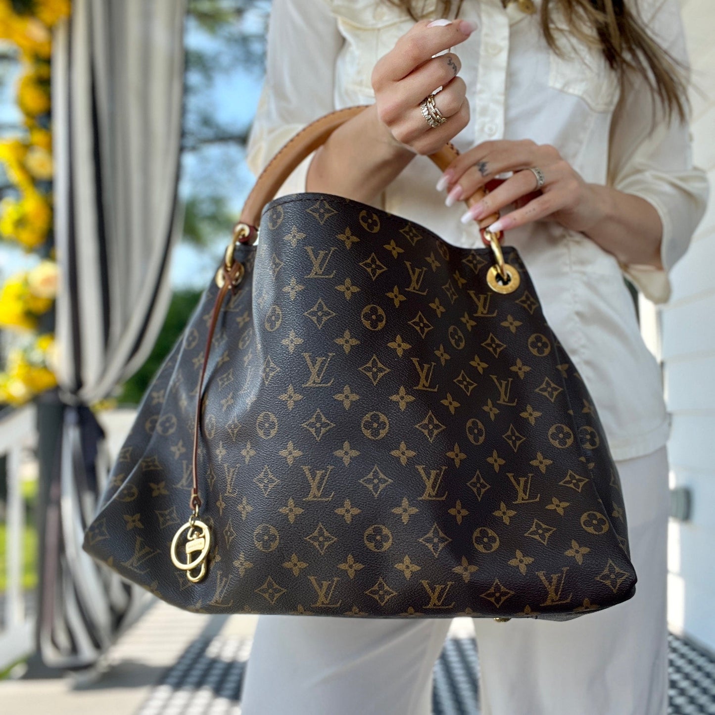 Louis Vuitton Monogram Artsy MM