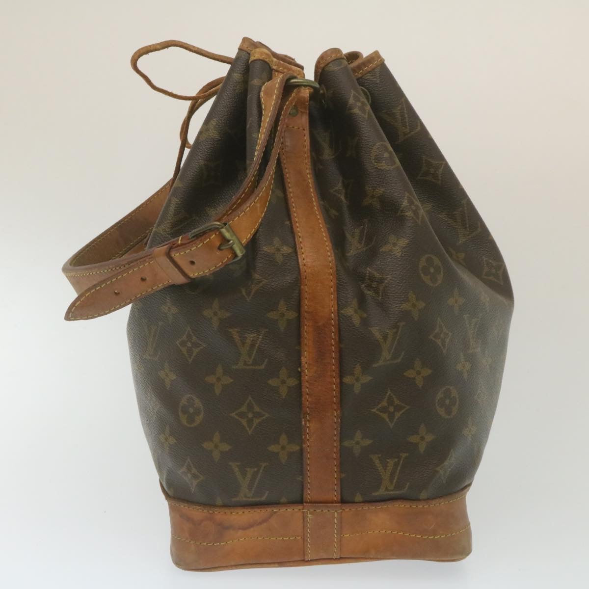 LOUIS VUITTON Monogram Noe Shoulder Bag LV Auth th2448