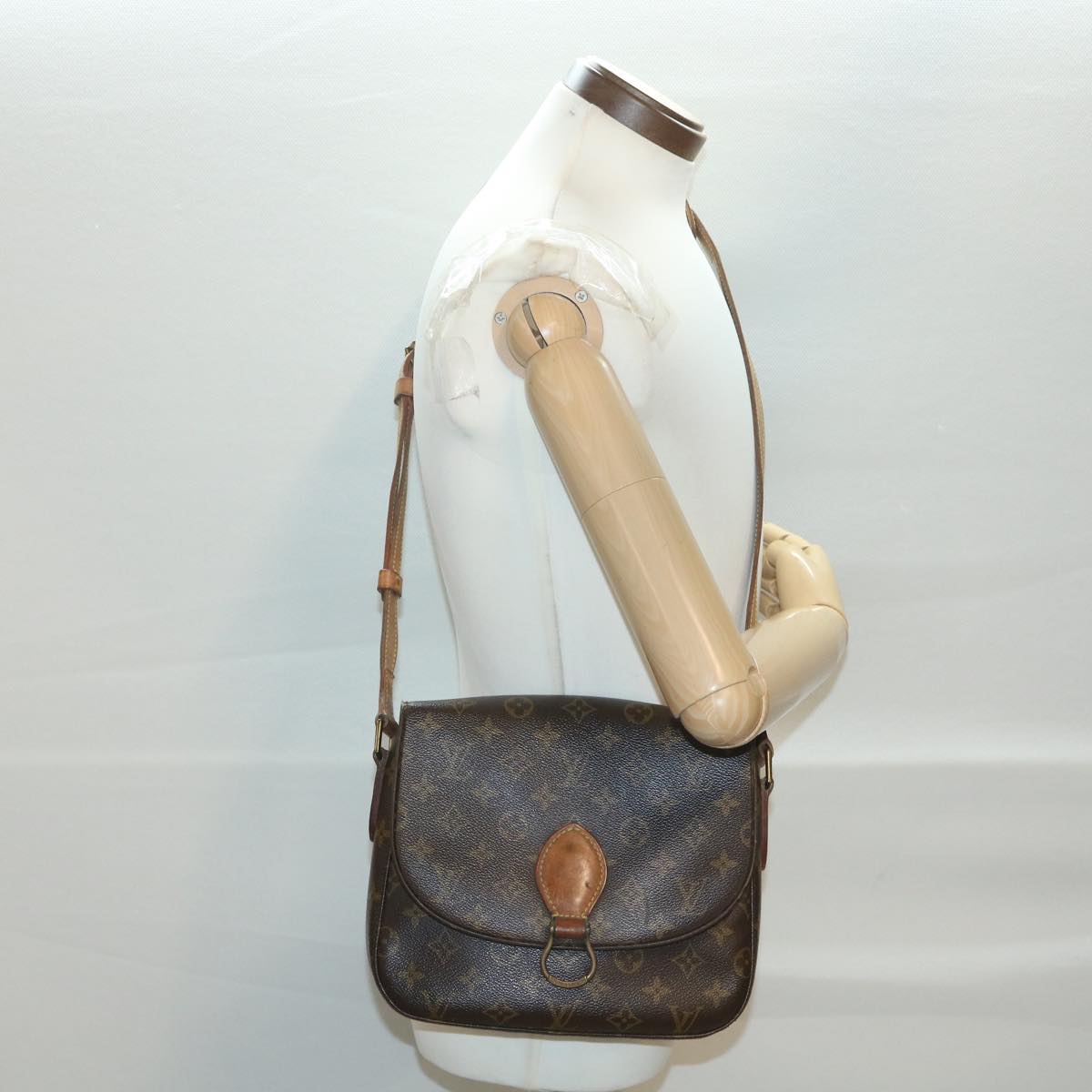 LOUIS VUITTON Monogram Saint Cloud GM Shoulder Bag LV th3476