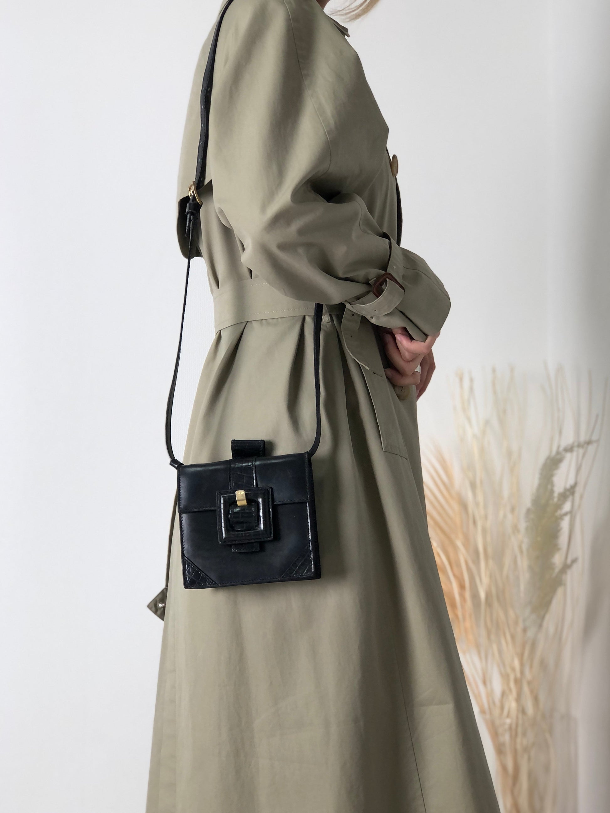 CELINE Front Buckle Leather Shoulder bag Black m4ezj3