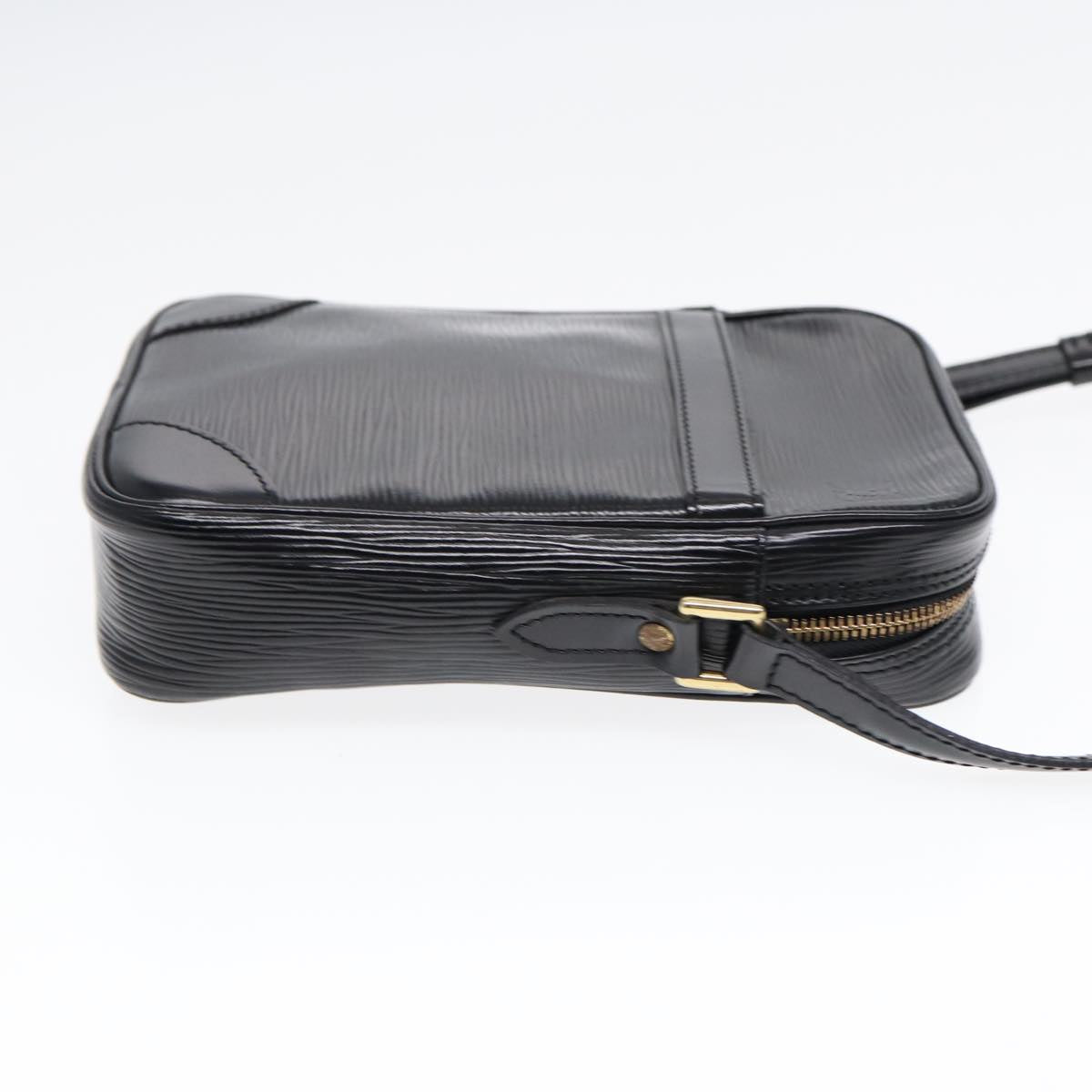 LOUIS VUITTON Epi Danube Shoulder Bag Black LV Auth yk13469